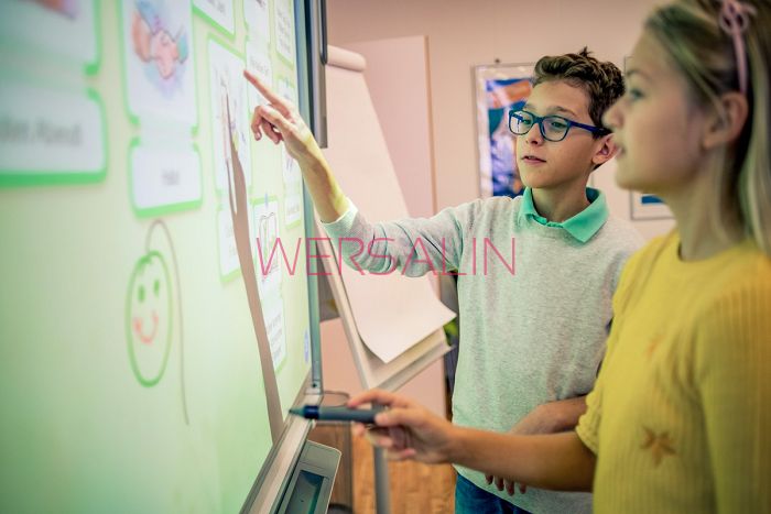Jak monitory interaktywne zwiększają zaangażowanie uczniów?